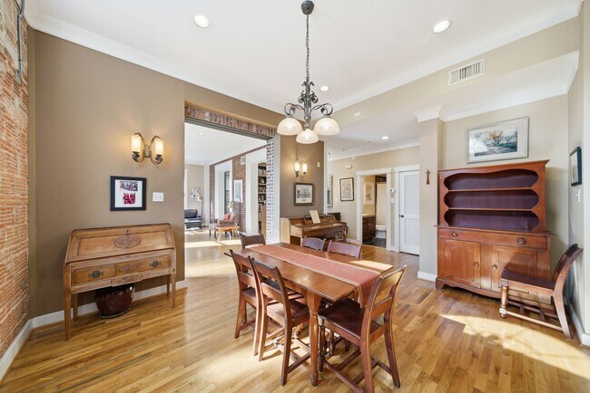 Building Photo - 215 W Norma St