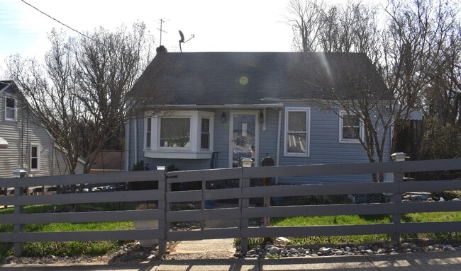 Building Photo - 416 Topeka Ave