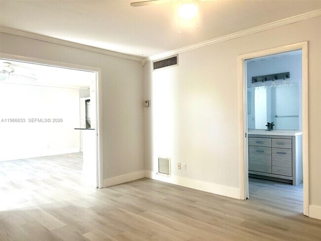 Building Photo - 645 Executive Center Dr