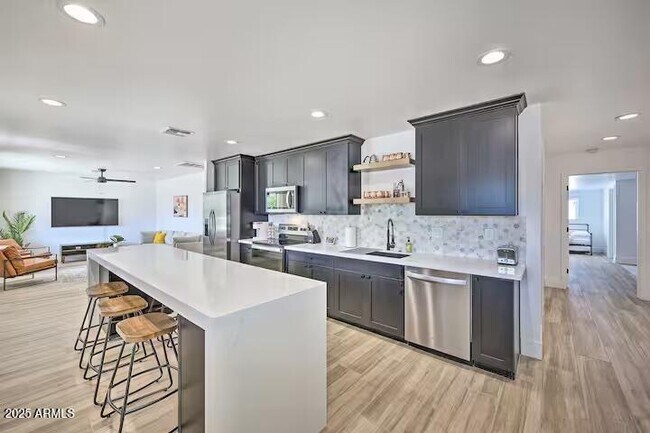Building Photo - 310 E Papago Dr