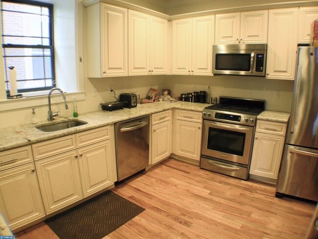 Building Photo - Beautiful 2 Bedroom Available in Manayunk