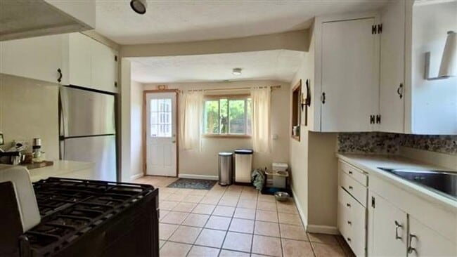 Building Photo - 7330 SW 53rd Ave