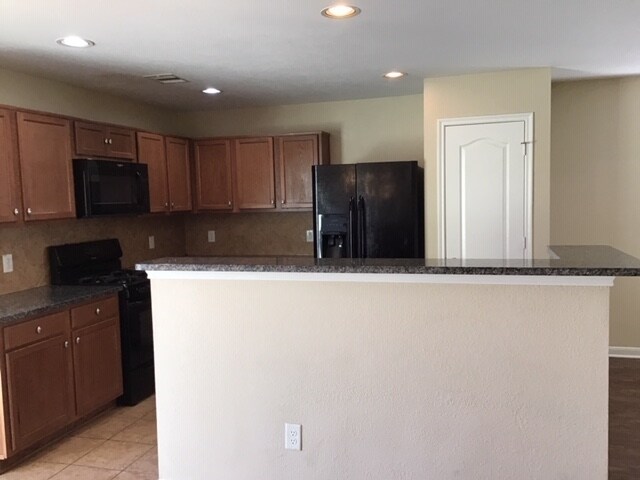 Building Photo - 16215 Ranchland Ln