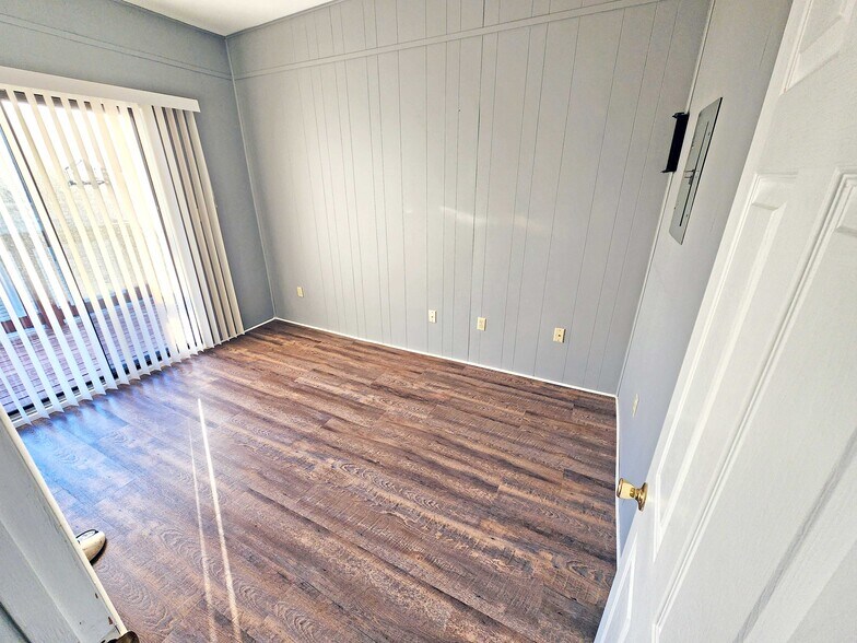 Building Photo - 721 142nd St