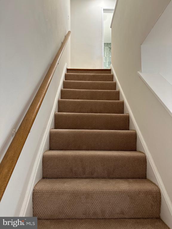 Building Photo - 411 Hampton Ct