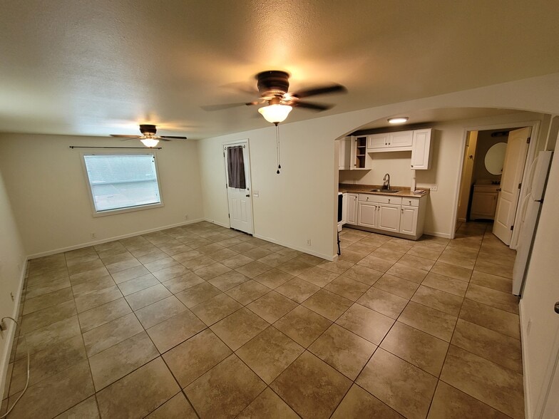 Building Photo - 555 S Tuttle Ave