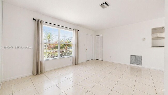 Building Photo - 15305 SW 104th Ave