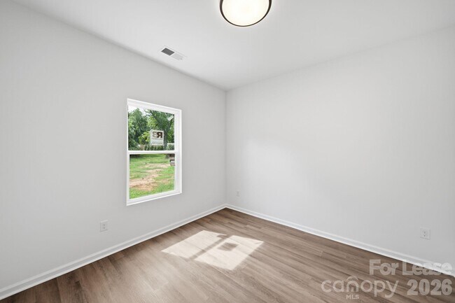 Building Photo - 1533 S Battleground Ave