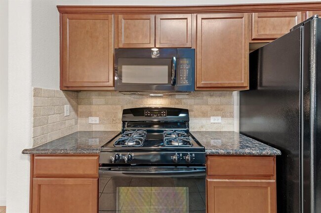 Building Photo - 1620 Bryant Dr