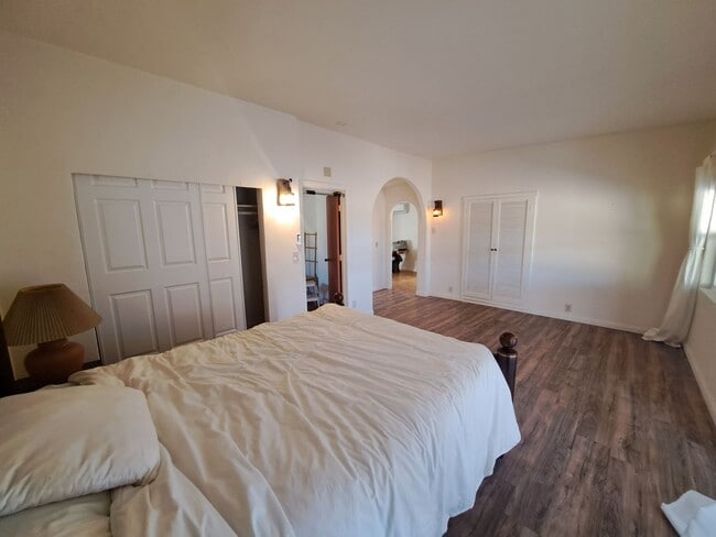 Building Photo - Rural yet close to town rental with acreage.