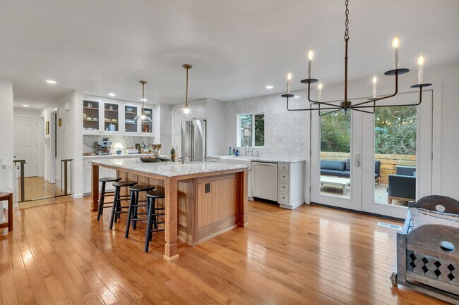 Building Photo - Renovated 5-Bedroom Home on Cul-de-Sac with Park Views & Stunning Outdoor Living