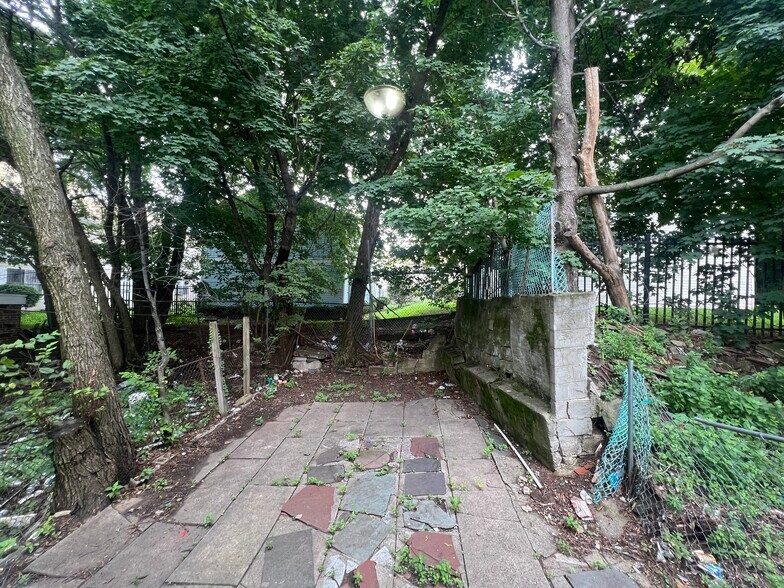 Building Photo - 60 Hillside Ave