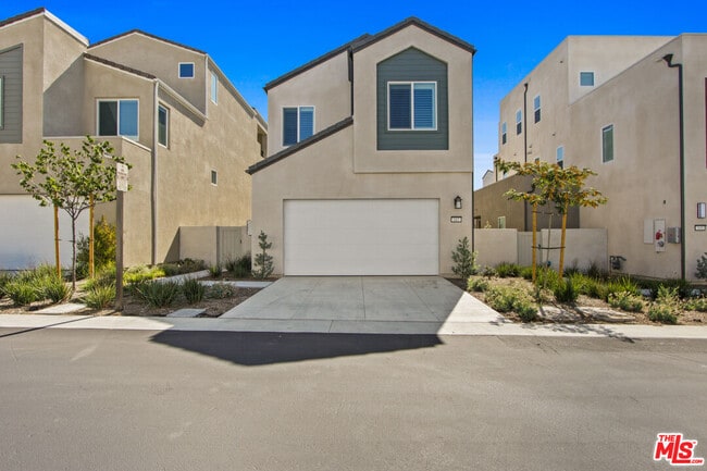 Building Photo - 147 Sawbuck