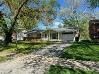 Building Photo - 105 S Sycamore Ln