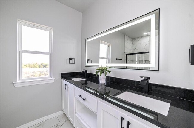 Building Photo - 4715 White Tail Ct