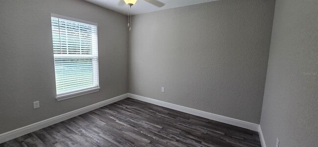 Building Photo - 217 Oak Ln Cir