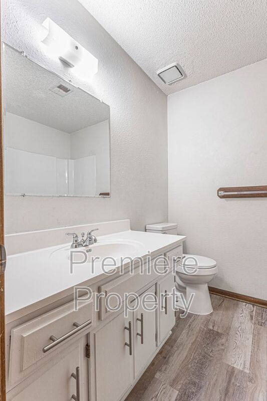 Building Photo - 9130 E 85th St