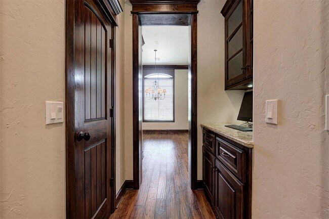 Building Photo - 22090 White Pine Cir