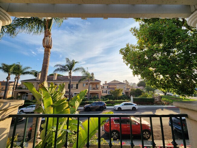 Building Photo - 7285 Calabria Ct