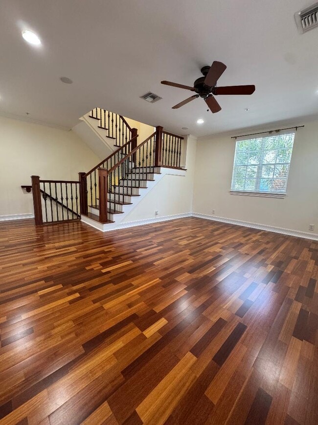 Building Photo - 304 W Mallory Cir