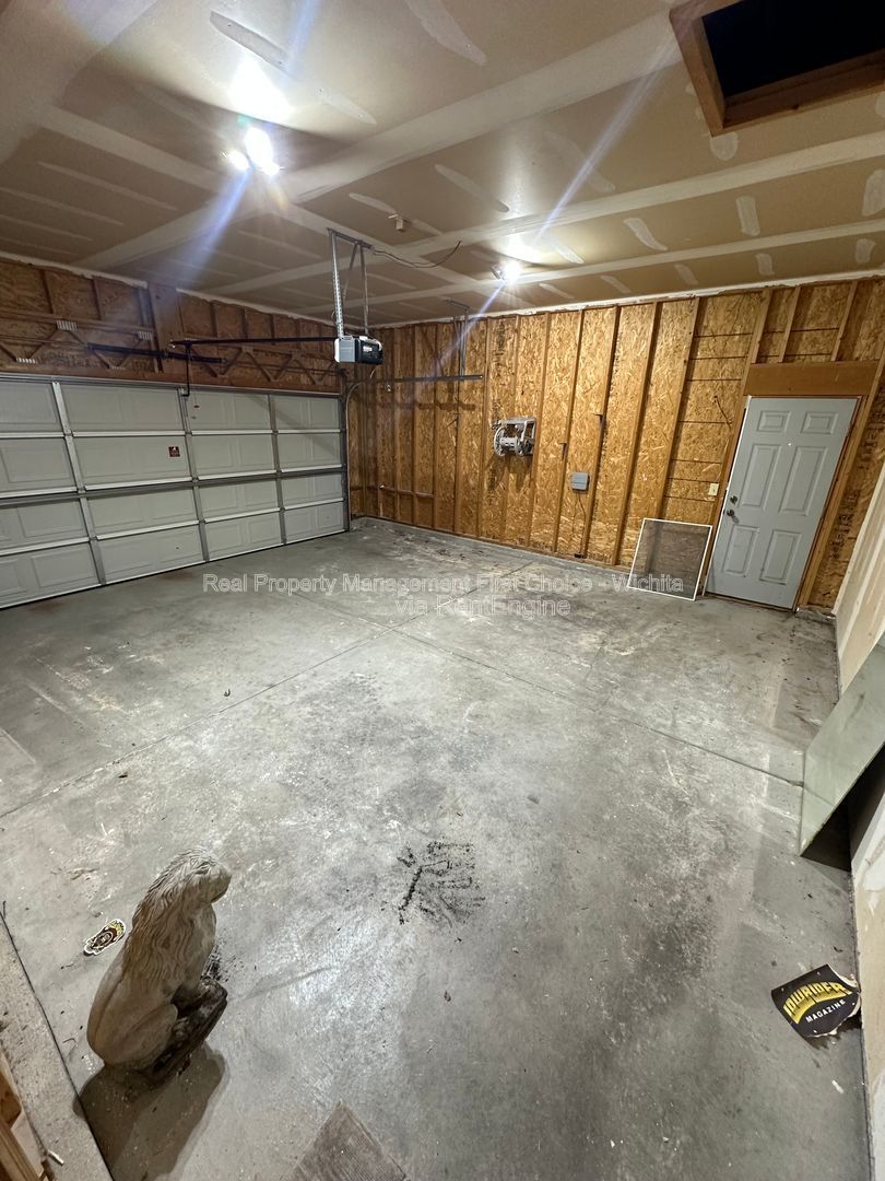 Building Photo - 1450 N Green St