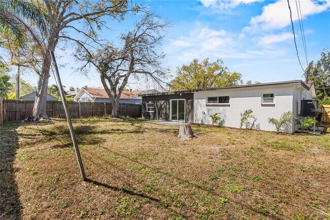 Building Photo - 8201 Riverside Dr NE