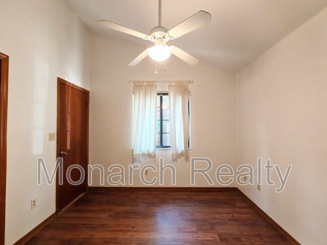 Building Photo - 830 SW 56th Terrace