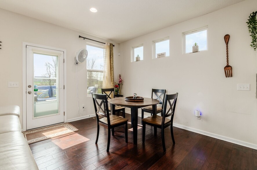 Building Photo - 6692 Rocky Ridge Dr