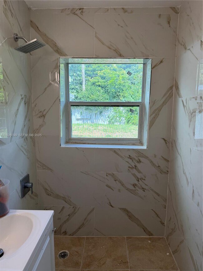 Building Photo - 6239 Grant Ct