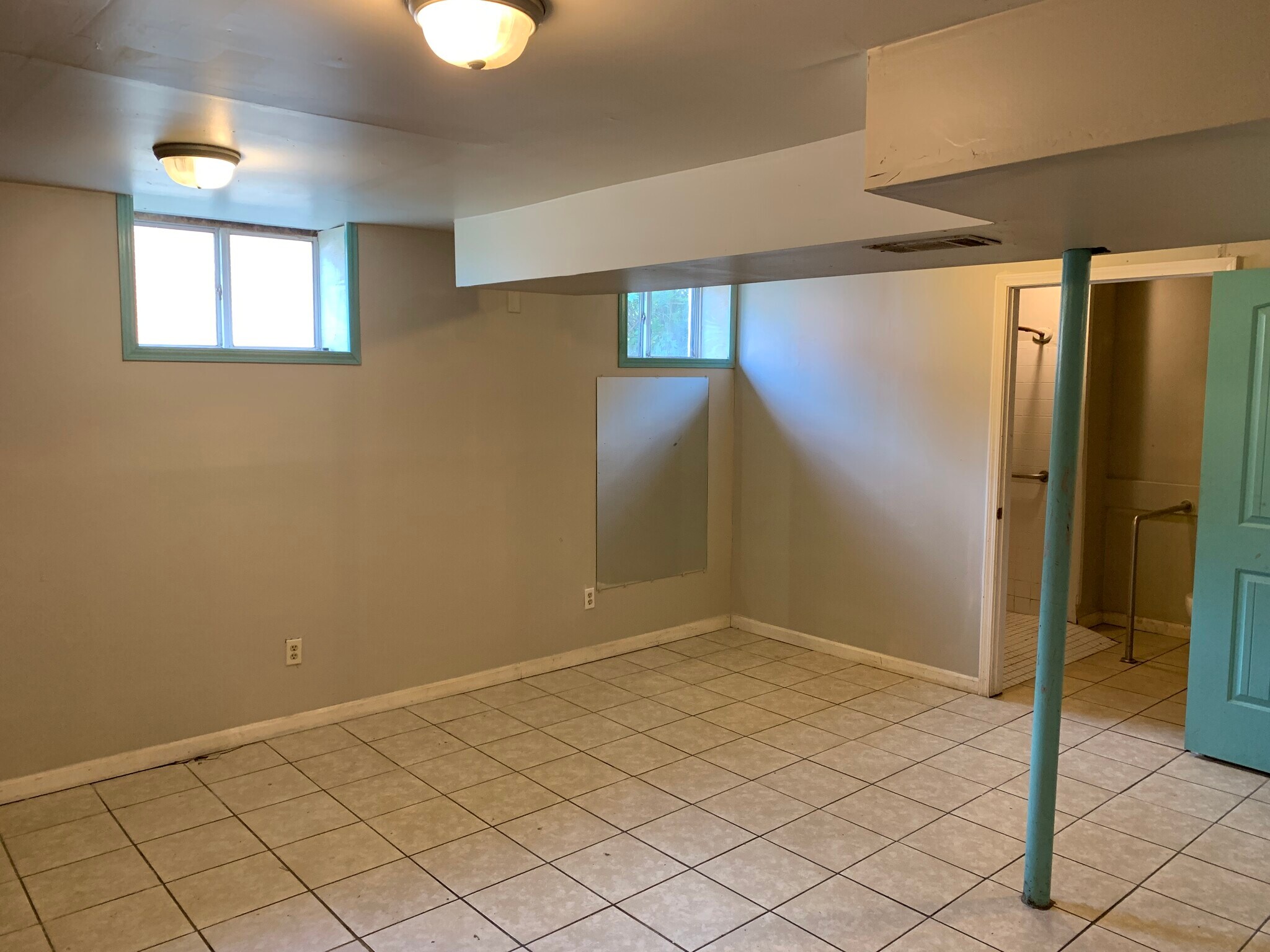 Building Photo - 3651 Niagara Dr