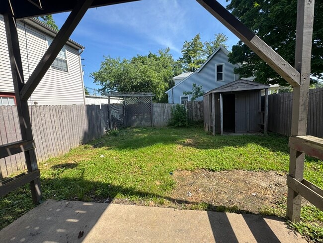 Building Photo - 340 Hickory St
