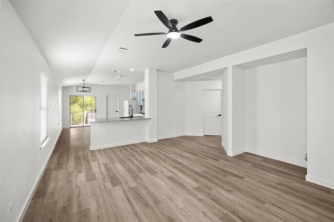 Building Photo - 15000 Sassafras Trail