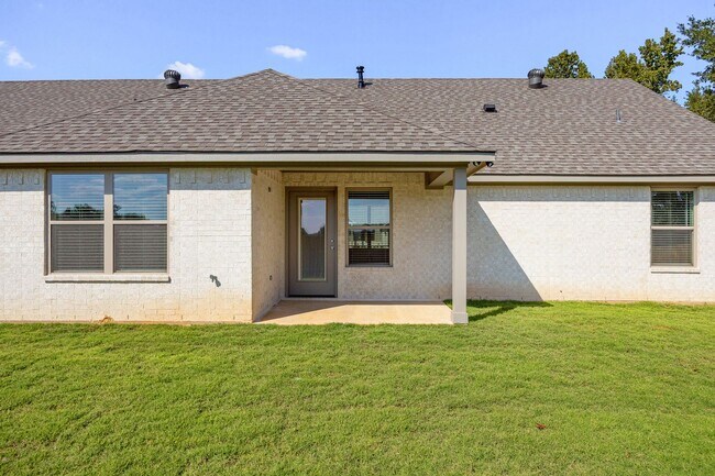 Building Photo - 3190 Dogwood Pk Blvd