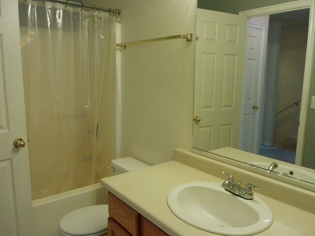 Building Photo - 29 Somerset Pl