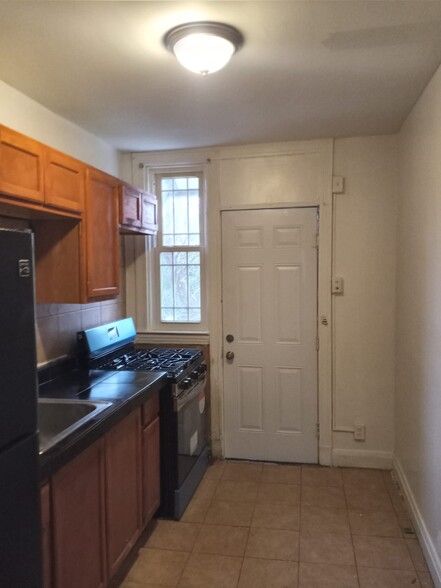 Building Photo - 2716 Erdman Ave