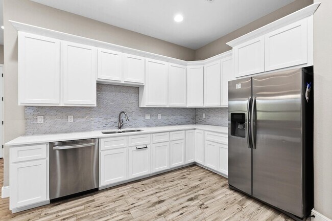 Building Photo - 9707 Highland Pointe Dr