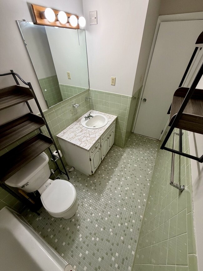 Building Photo - 5667 Heathwood Ct