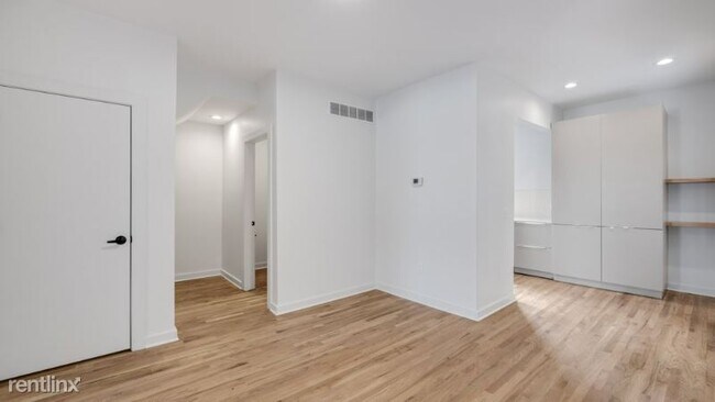 Building Photo - 3 br, 1.5 bath Townhome - 2111 Field H Unit H