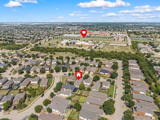 Building Photo - 12113 Thicket Bend Dr