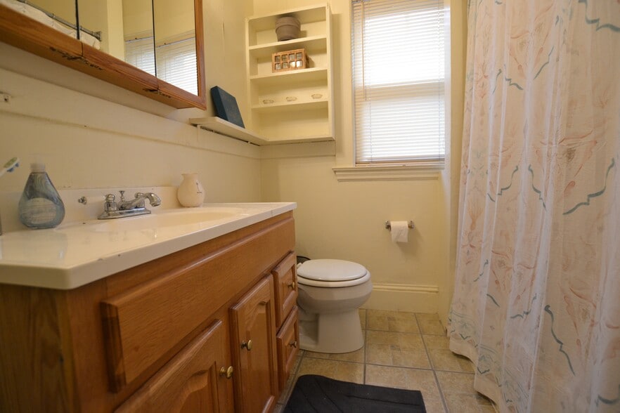 Building Photo - 207 Chestnut Ave