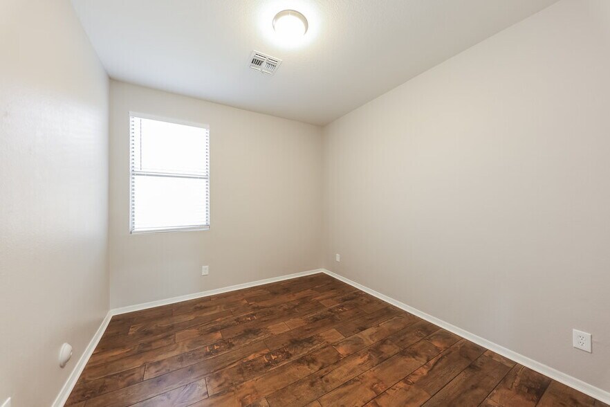 Building Photo - 9451 W Ross Ave