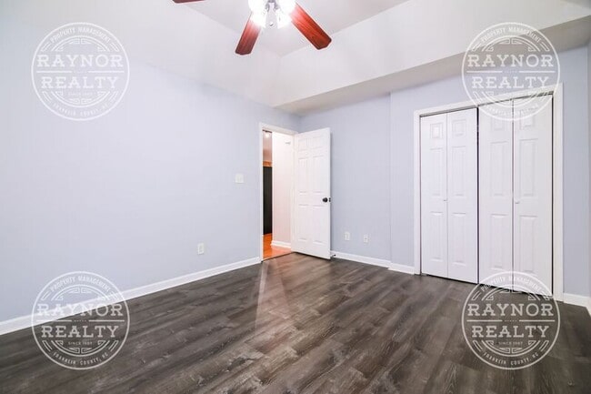 Building Photo - 210 Deer Run Dr