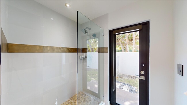 Building Photo - 1430 S Ocean Dr