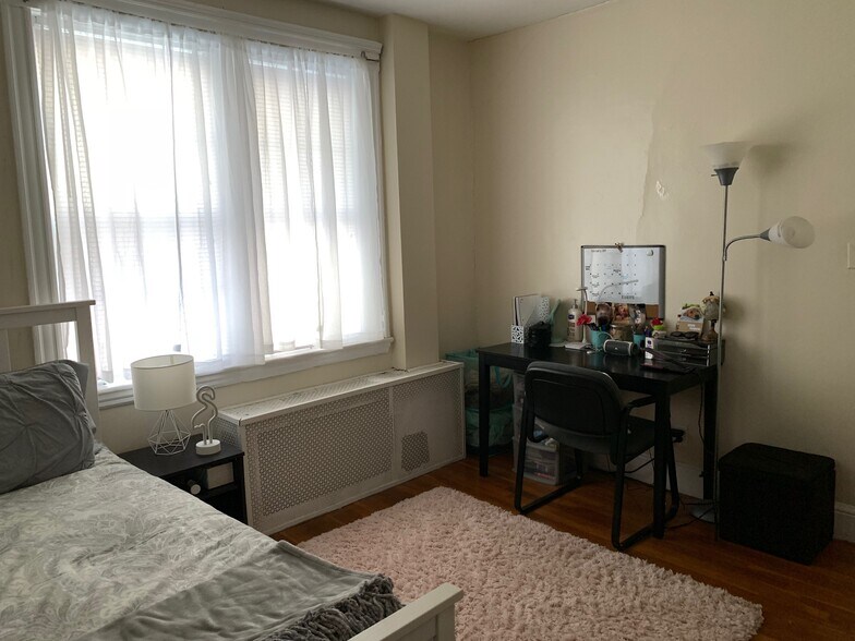 Building Photo - 1999 Commonwealth Ave