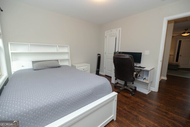 Building Photo - 7245 Heritage Oak Ct