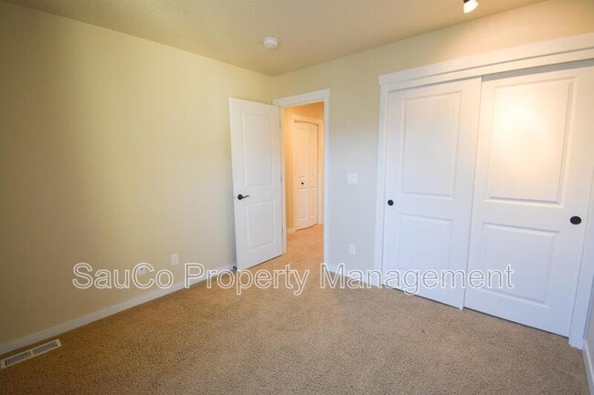 Building Photo - 322 SW Marsuda Terrace