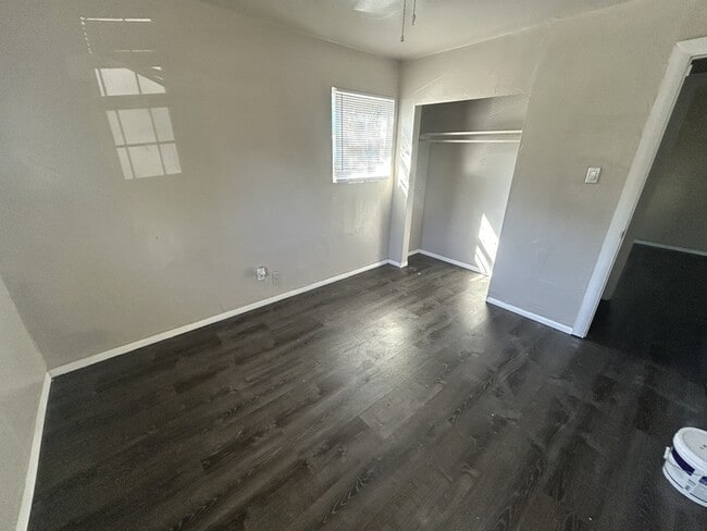 Building Photo - 5510 N Johnstown Ave