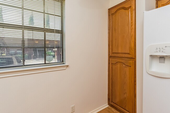 Building Photo - 7930 Roanoke Run