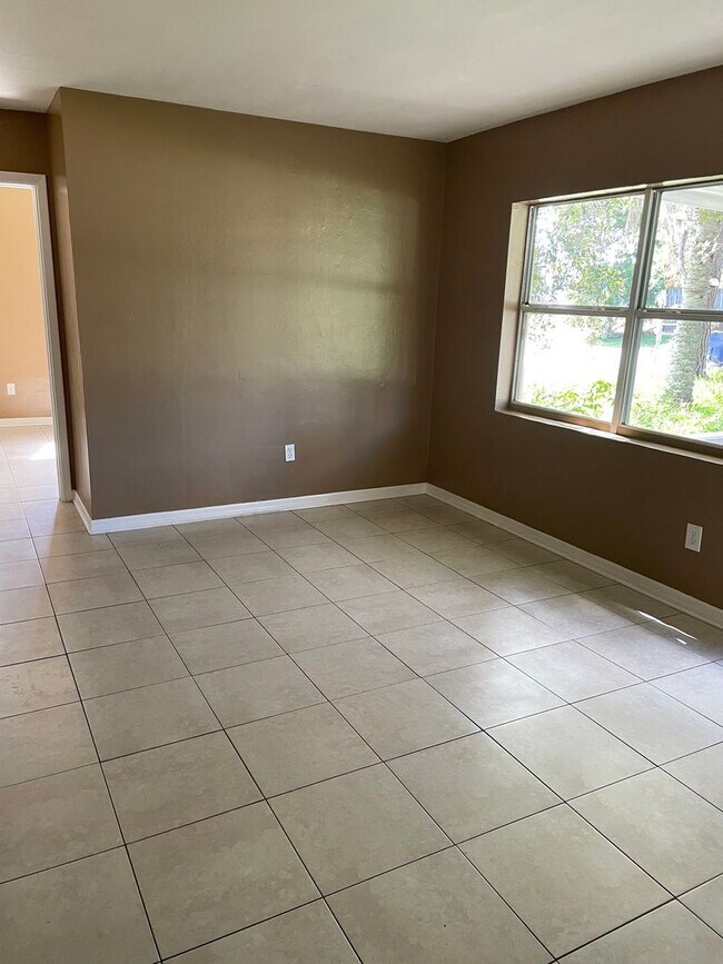 Building Photo - 3/1 available now! Close to everything!