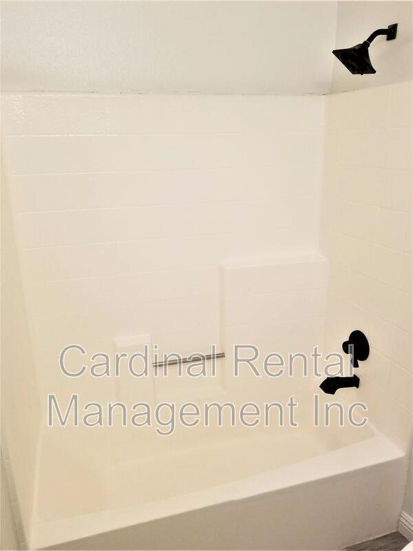 Building Photo - 156 S Oak Knoll Ave